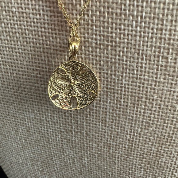 Beautiful 14k Gold Sand Dollar Pendant w/14k Gold Chain - 18” Necklace - Picture 6 of 8